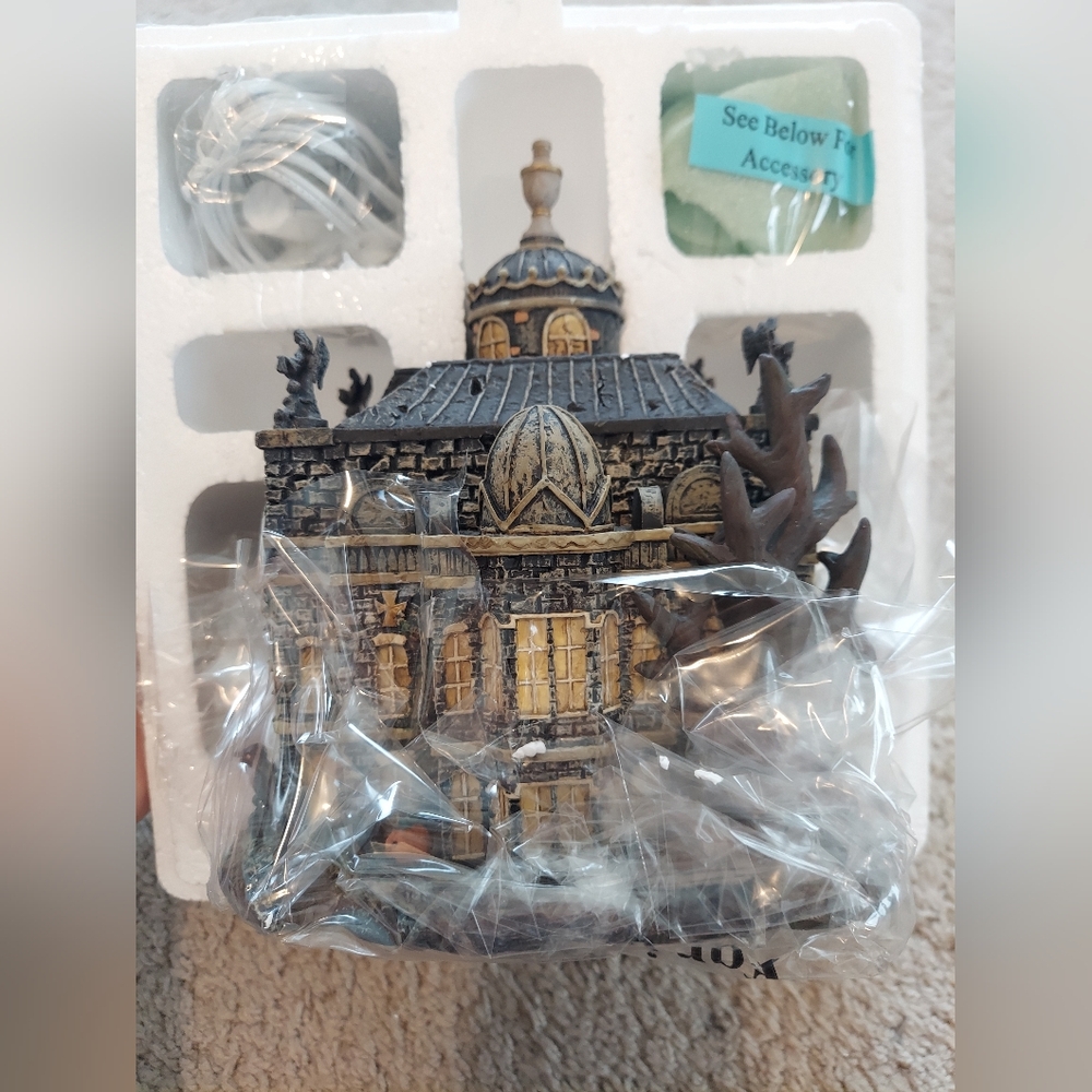 Universal Studios Halloween Village "The Phantoms Paris Opera" COA Included